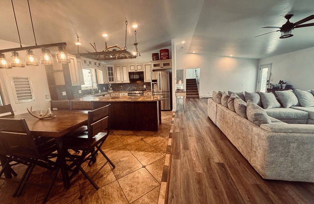 Beautiful Newly remodeled LG home Clse to Mesa Verde Nat Parks Trails Mtn Views