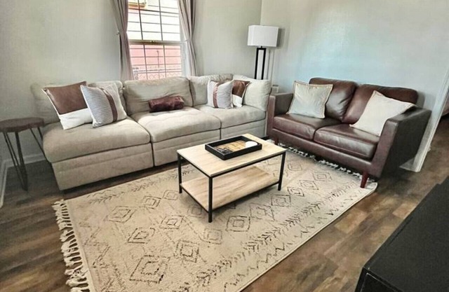 Beautiful,Newly Renovated Duplex
