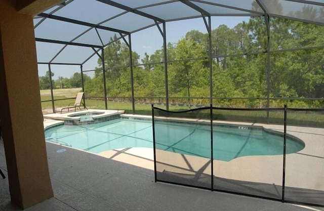 Beautiful Newly Renovated 6 Bed Pool Home