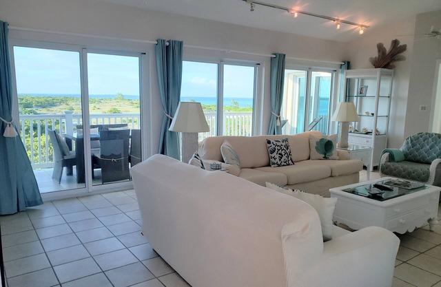 Beautiful Ocean View 3 Bedroom Condo on the Beach