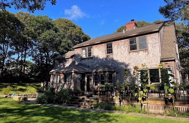 Beautiful Oak Bluffs Family Estate