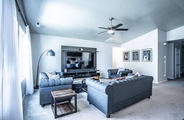 Beautiful Oasis with a splash of Glam