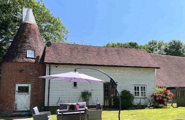Beautiful Oast House - 15 acre farm - Frant, Tunbridge Wells (dog friendly)