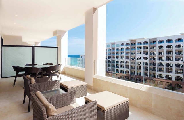 BEAUTIFUL OCEAN FRONT RESORT IN VILLA LA VALENCIA LOS CABOS!!