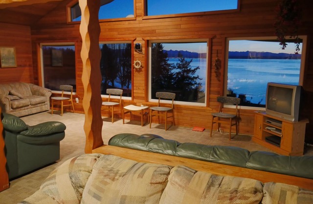 Hermosa villa con vista al mar con piscina en la isla de Cortes - 16 personas