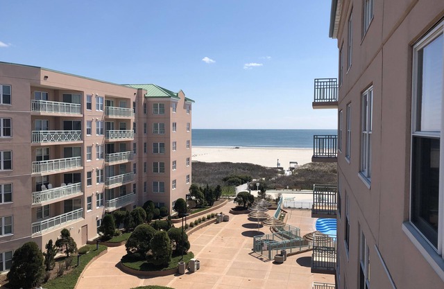 Beautiful Ocean View on Private Diamond Beach, Seapointe Village - 1 bed/2 Bath
