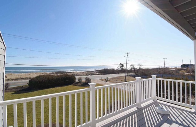 Beautiful ocean views/ steps to the sand