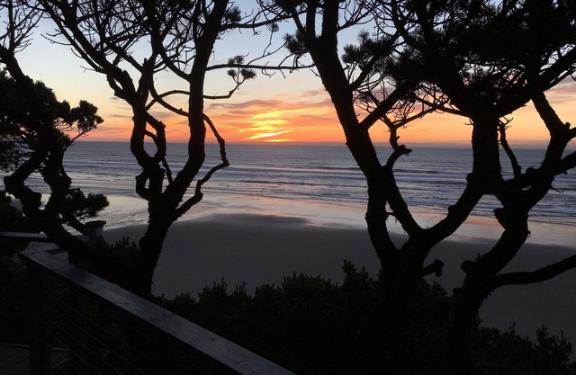 Hermoso retiro frente al mar con fácil acceso a playa privada