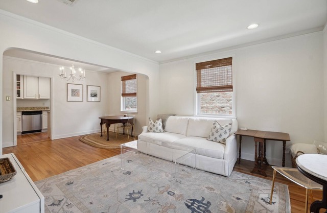 Beautiful Old Metairie Condo!