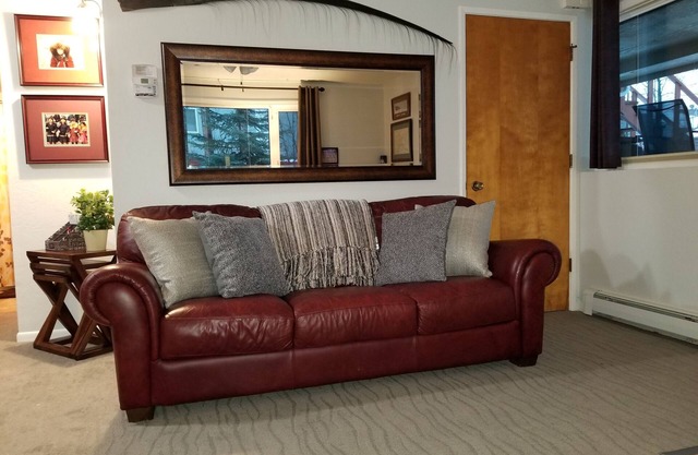 Hermosa una habitación, totalmente amueblado con entrada privada. Planta baja