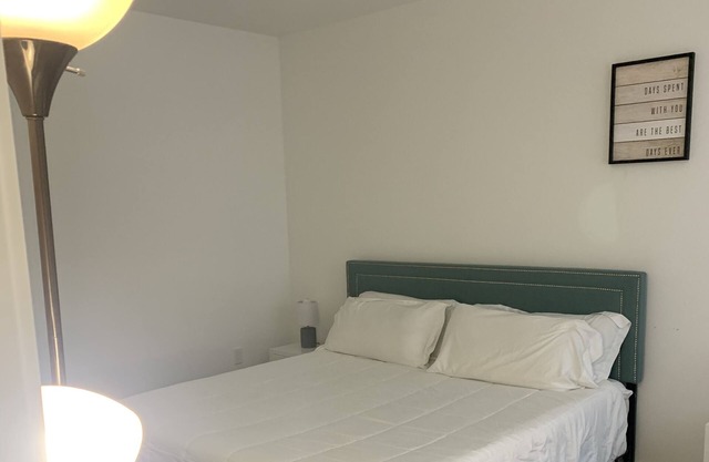 Beautiful one bedroom apartment next to highway and close to downtown