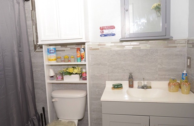 Beautiful One Bedroom Apartment Private with Free Parking and WiFi. Near beach