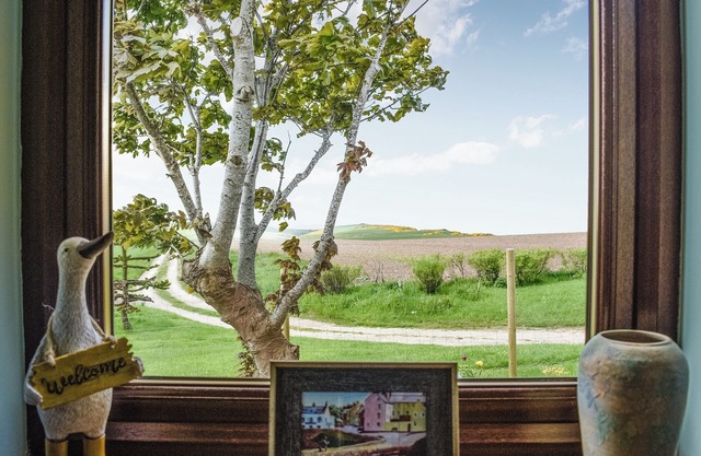 Beautiful one-bedroom holiday home sleeping four guests, with panoramic picturesque views.