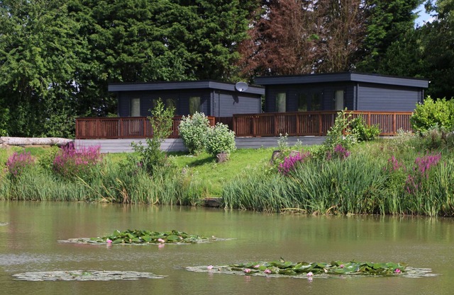 Beautiful Open plan Lakeside Lodge, Shearsby