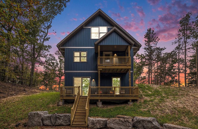 🐻 Beautiful Overlooking Shoreline 2BDR Chalet ➠18396