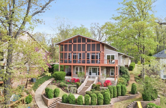 Hermosa escapada a Ozark Mountain Lakehouse en el nuevo sistema 11 Under Trails