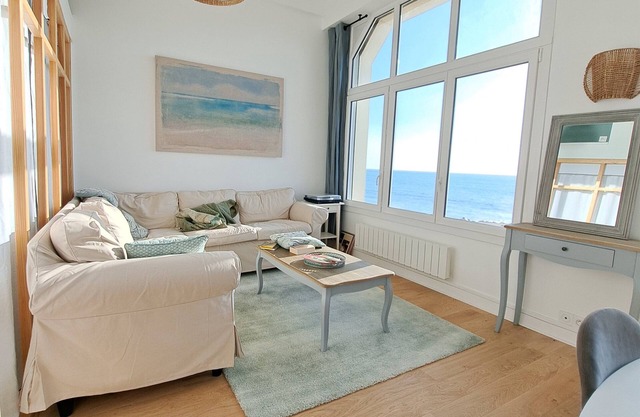 BEAUTIFUL PANORAMIC SEA VIEW EXCEPTIONAL LOCATION APARTMENT 3*** ALL COMFORTS