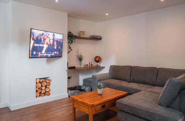 Beautiful & Peaceful 4 bedroom House in Brighton, with garden, EV & driveway