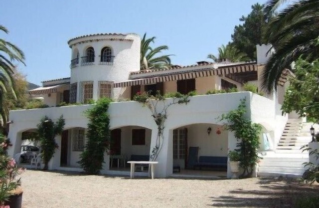 Hermosa villa tranquila, de lujo, frente al mar, gran bahía ve Ajaccio, tenis