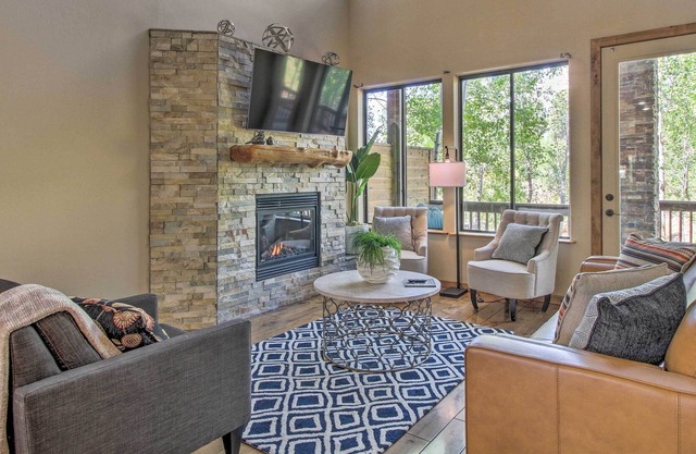 Beautiful Pinetop-lakeside Townhome w/ Deck!
