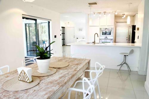 BEAUTIFUL POOL HOME 2 beds 1 Bath FT LAUDERDALE,MIAMI