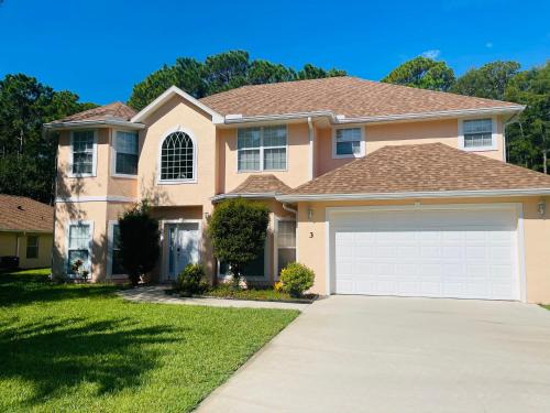 Beautiful Pool Home near the I95 Exit 284