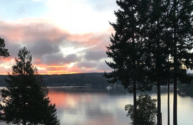 Hermoso condominio con vista al agua en el ático de Port Ludlow