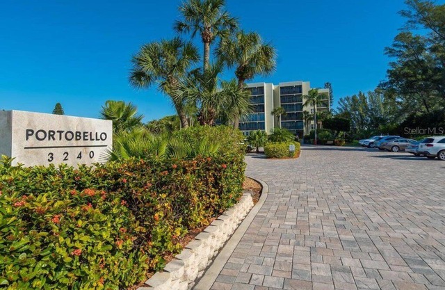 Beautiful Portobello Condo Steps to Private Beach, Tennis and Pool
