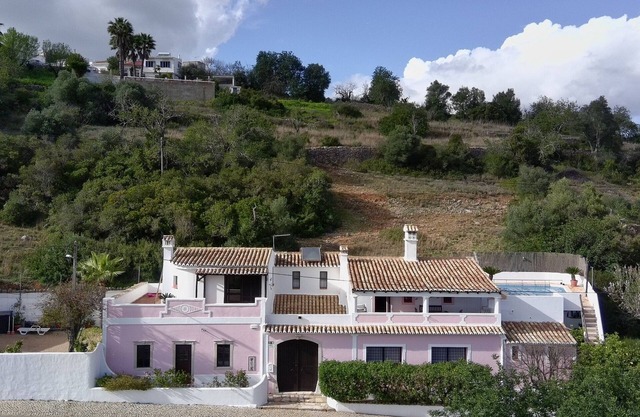 Villa y cabaña: 2 camas dobles, 4 camas individuales, 2 cocinas, 4 duchas, 2 salones