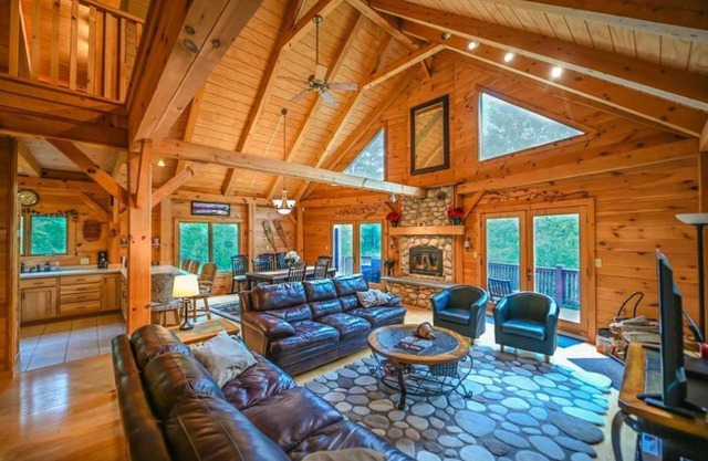 Hermoso poste y viga a casa entre Stratton y Mount Snow