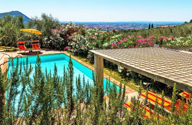 Preciosa casa de vacaciones privada con WIFI, A/C, jacuzzi, piscina privada, TV, patio, aparcamiento