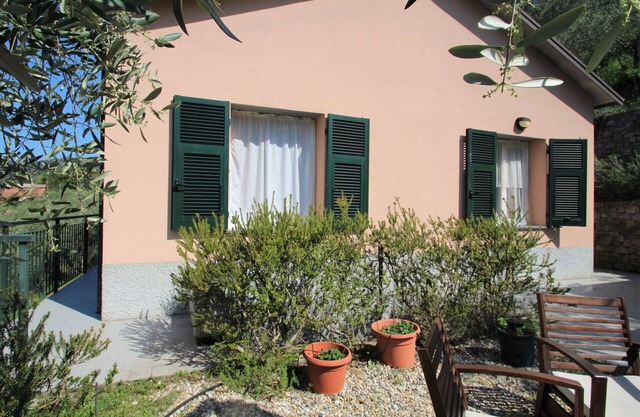 Estupenda casa de vacaciones privada para 4 personas con WIFI, A/C, TV, patio y aparcamiento