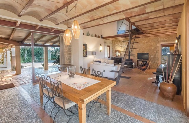 Beautiful private villa for 7 guests with private pool, WIFI, TV, patio, panoramic view and park.