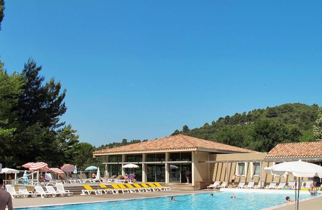 Beautiful private villa for 4 people with WIFI, pool, TV, terrace, pets allowed and parking