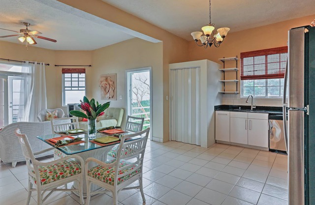 Beautiful Private 2 Bedroom Apartment