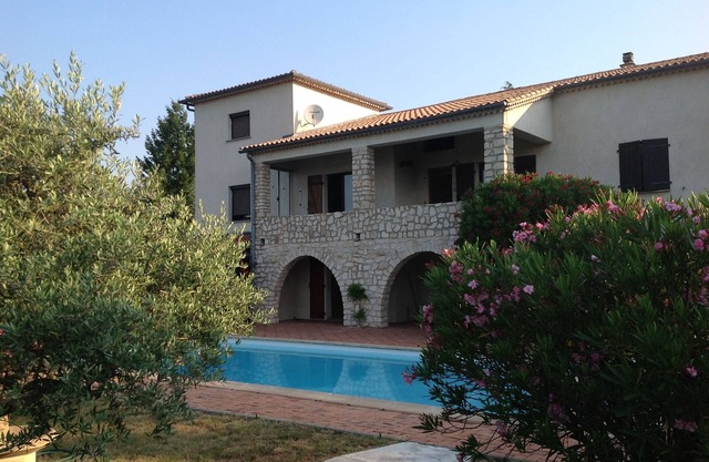 Hermosa propiedad privada y tranquila, 2 apartamentos, piscina grande