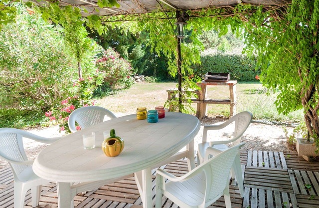 Preciosa casa de vacaciones privada con WIFI, TV, patio, mascotas permitida y aparcamiento