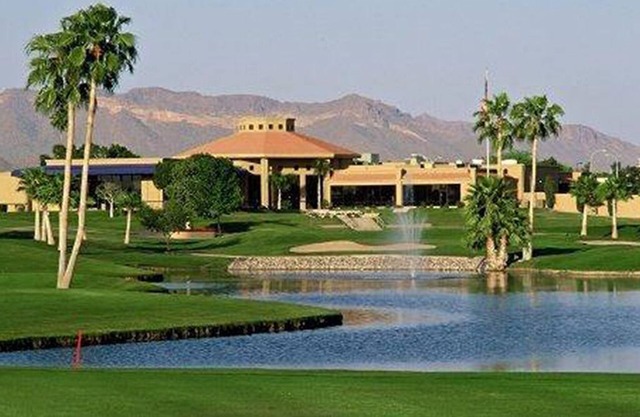 Hermoso complejo de campo de golf privado con golfeo privado, piscina, jacuzzi.