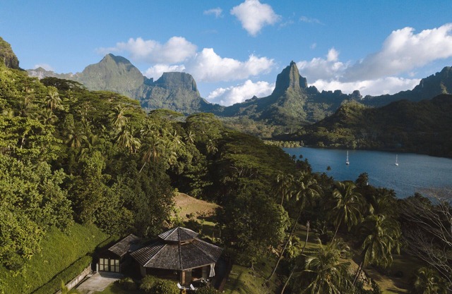 ***** Casa privada de dos dormitorios con impresionantes vistas de la bahía de Opunohu