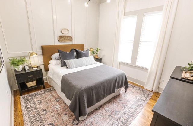 Beautiful Private Home Downtown - 1BR 1Bath