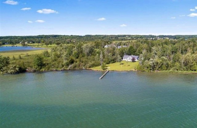 Beautiful Private Home on Crooked Lake Near Petoskey & Harbor Springs
