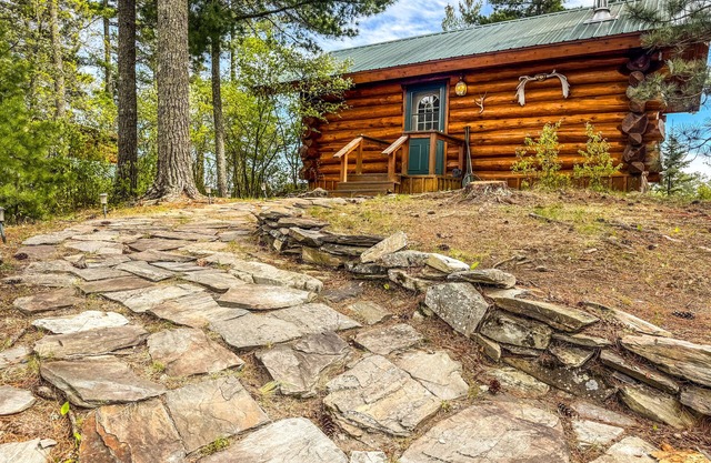 Beautiful Private Island Getaway-Boat Rental Available!