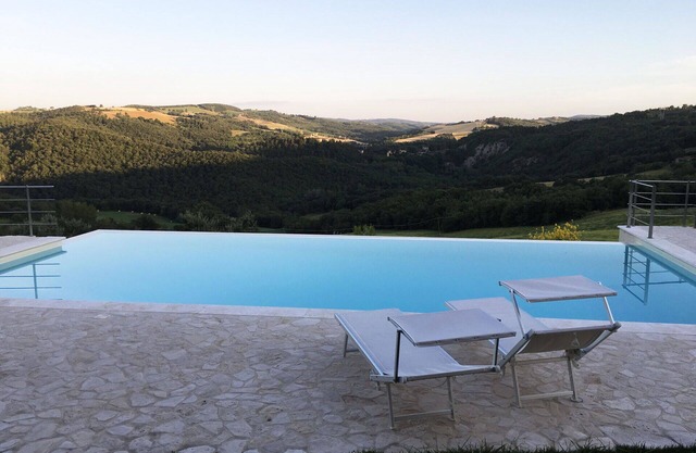 Estupenda casa de vacaciones privada con piscina privada, WIFI, TV, vista panorámica y aparcamiento