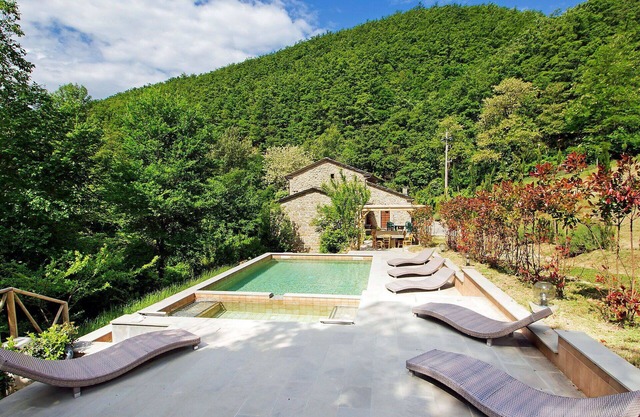Maravillosa casa de vacaciones privada con jacuzzi, WIFI, piscina privada, TV, patio, aparcamiento