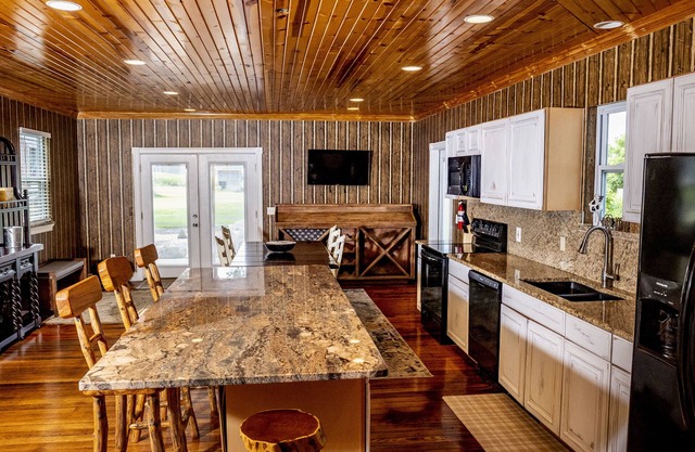 Beautiful Private Updated Farmhouse
