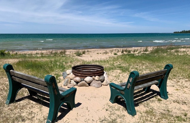 Cottage aseado en un bonito Sandy Lake Michigan Beach