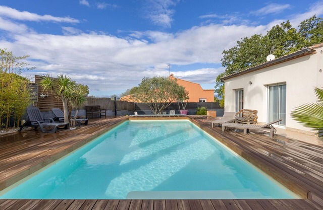 Preciosa casa de vacaciones privada con WIFI, A/C, piscina privada, TV, patio y aparcamiento