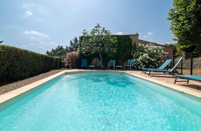 Casa de vacaciones privada con piscina privada, WIFI, TV, terraza, mascotas permitida, aparcamiento