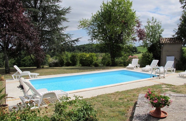 Preciosa casa de vacaciones privada con piscina privada, WIFI, A/C, TV, terraza, aparcamiento
