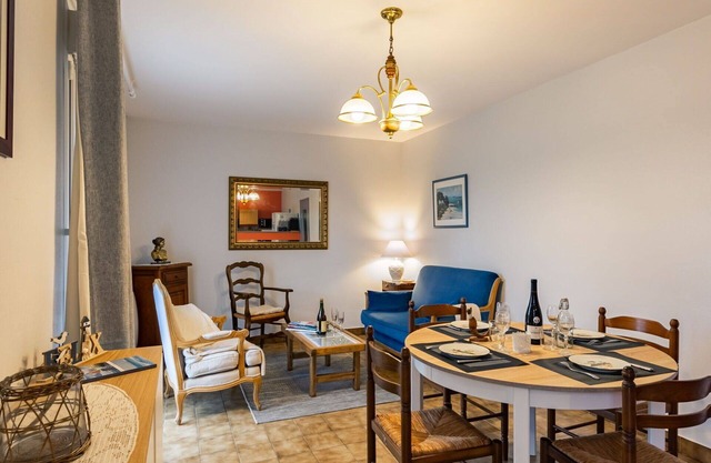 Estupenda casa de vacaciones privada para 4 personas con WIFI, TV, terraza y aparcamiento